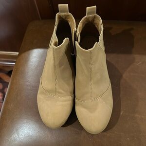 Girls size 5 Toms Wedges